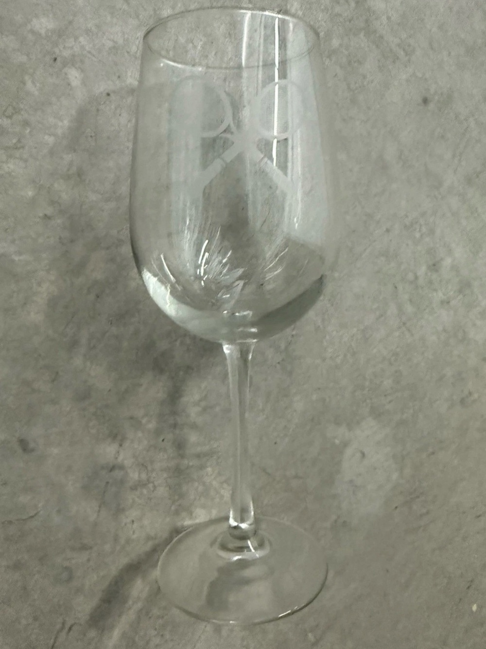 Stemmed Wine Glass Etched With Two Tennis Racquets